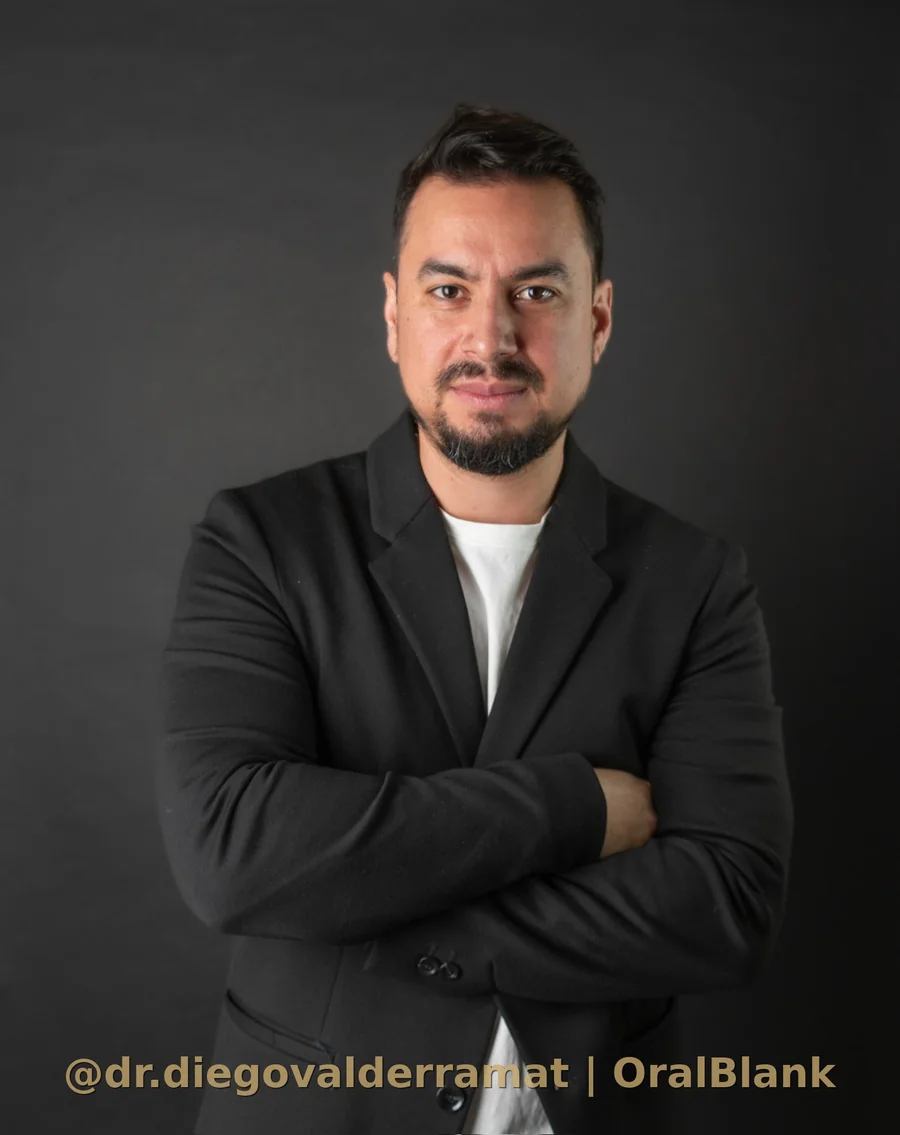 Dr. Diego Valderrama especialista rehabilitacion oral estetica dental Santiago Chile